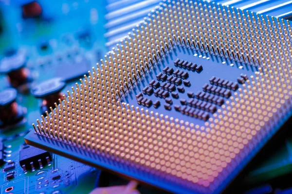 Technologie cyber elektronische concept. CPU ram computer op blauwe li — Stockfoto
