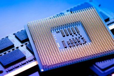 teknoloji siber elektronik kavramı. CPU ram bilgisayarda mavi li