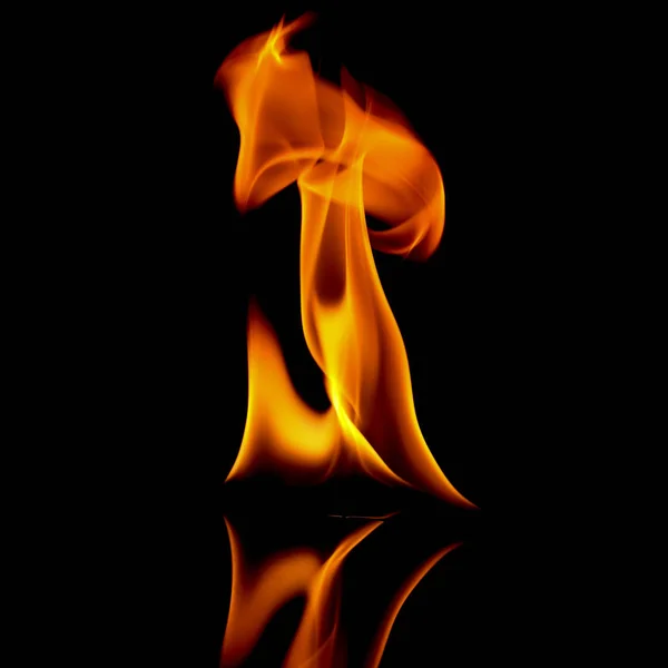 很热的火抽象的背景。黑色背景上的火. — 图库照片
