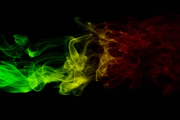 Krzywe streszczenie tło dymu i fala reggae kolory zielony, żółty, czerwony kolorowe flagę muzyki reggae — Zdjęcie stockowe