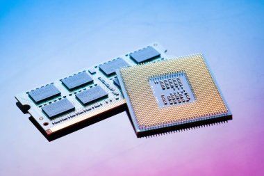 teknoloji siber elektronik kavramı. CPU ram bilgisayarda mavi li