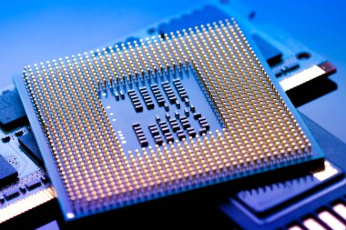 teknoloji siber elektronik kavramı. CPU ram bilgisayarda mavi li