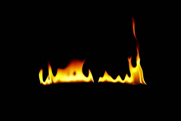 Mycket heta brand abstrakt bakgrund. brand på den svarta bakgrunden. — Stockfoto