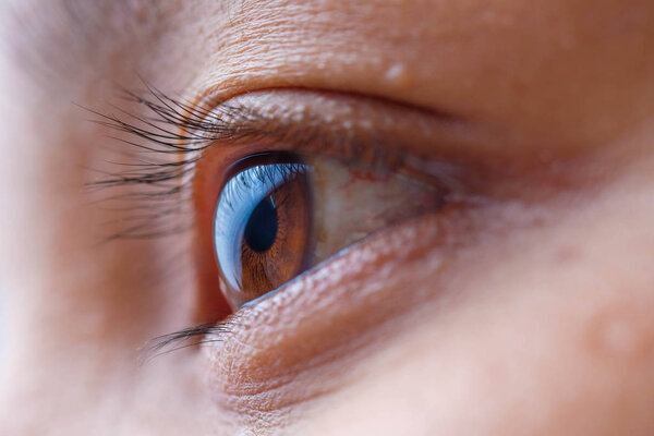 Азия женщина глаз макрос, видение будущего и здоровой концепции жизни. смотреть точно и прямо к цели концепции
