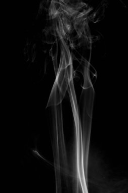 arka plan duman eğrileri ve dalga siyah arka plan üzerinde  