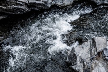 Koyu mavi şelale dalga su arka plan doku soyut