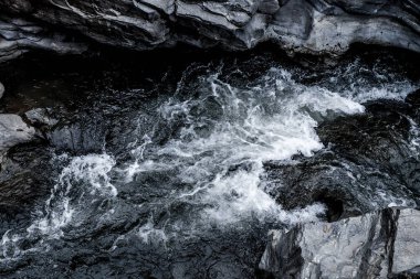 Koyu mavi şelale dalga su arka plan doku soyut