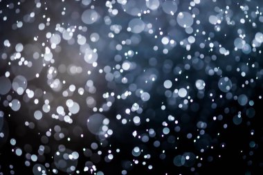 Bokeh 'te noel arkaplanı deseni soyut ışık parıldayan yıldızlar. simli klasik ışık arkaplanı