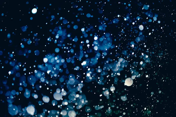 クリスマスボケの背景のテクスチャボケに抽象的な光輝く星 キラキラヴィンテージライト背景 — ストック写真