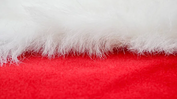 Kırmızı ve beyaz kumaş. Noel arkaplanı, kırmızı bez ve yumuşak... — Stok fotoğraf