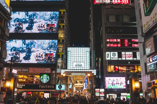 Osaka, Giappone - 5 novembre 2019: Dotonbori il luogo famoso in D — Foto Stock