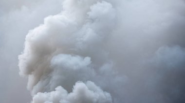 Beyaz duman, sis veya duman arka planı, sis abstraktı