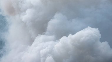 Beyaz duman, sis veya duman arka planı, sis abstraktı