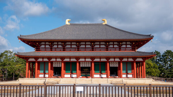 Кофуку-дзи - буддийский храм, который когда-то был одним из могущественных семи великих храмов в городе Нара.
