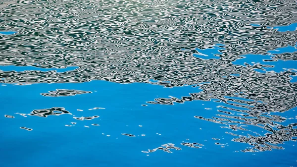 Абстрактная темно-синяя текстура волны водопада — стоковое фото