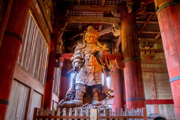 Todaiji Tempel is een boeddhistische tempel complex, gelegen in de stad Nara, Japan — Stockfoto