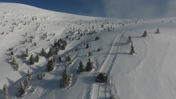 Snowcat Βόλτα Εκπληκτικά Ορεινά Τοπία — Αρχείο Βίντεο