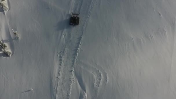 Pistenfahrt Durch Die Atemberaubende Berglandschaft — Stockvideo