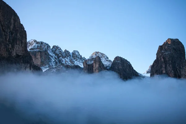 Sisteki Kayalık Dağlar — Stok fotoğraf
