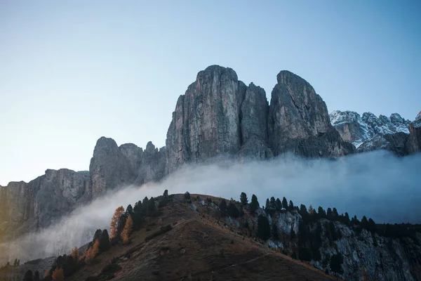 Sisteki Kayalık Dağlar — Stok fotoğraf
