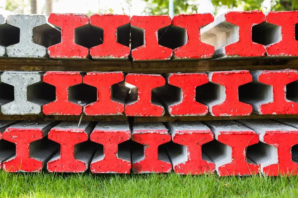 Pilha de pilhas de concreto pré-esforçado — Fotografia de Stock