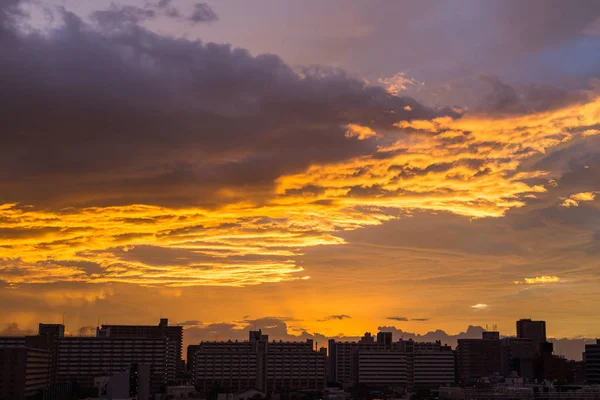 Salida del sol en la ciudad — Foto de Stock