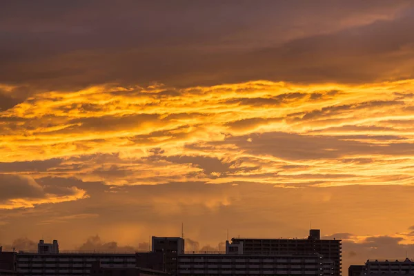 Схід сонця в місті — стокове фото