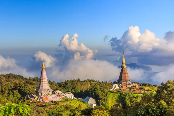 Tek Kişilik Kraliyet Stupas — Stok fotoğraf