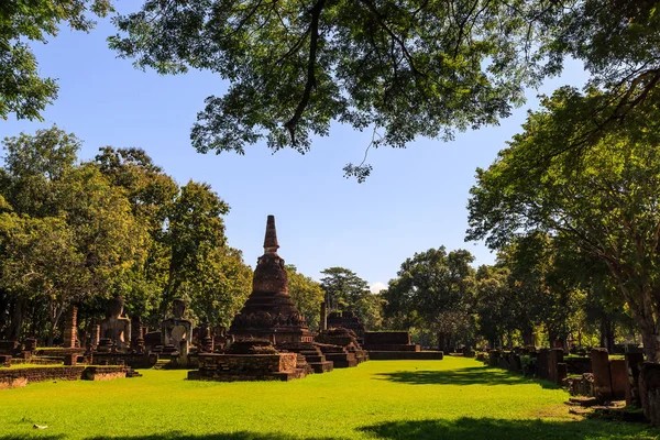 Stary stupa w Wat Phra Kaeo — Zdjęcie stockowe