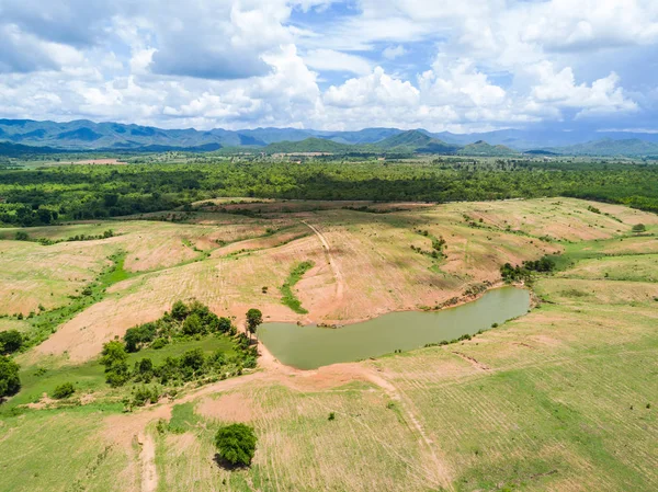 Vista aérea de la ladera cubierta de hierba — Foto de Stock