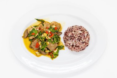 Beyaz plaka üzerinde Tayland gıda