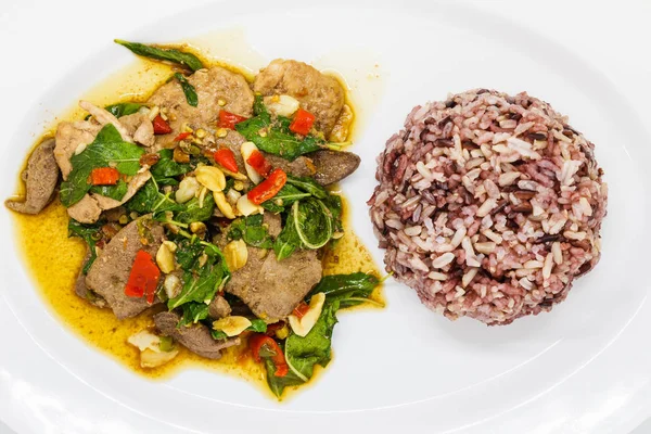 Comida tailandesa en plato blanco — Foto de Stock