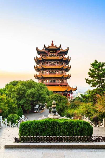 Żółty Dźwig Wieżowy Wieczorem Tradycyjne Chińskie Wielokondygnacyjnych Wieża Znajdująca Się Zdjęcie Stockowe