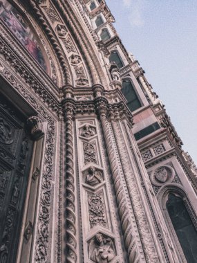 Katedral kapı