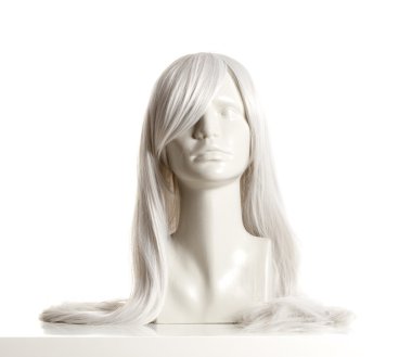 Beyaz peruk ile manken kadın baş