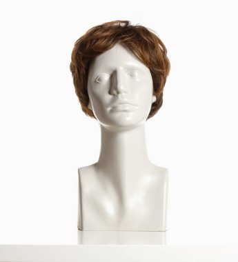 Beyaz peruk ile manken kadın baş
