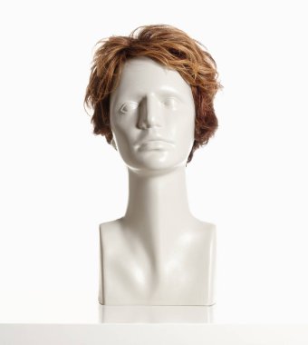 Beyaz peruk ile manken kadın baş