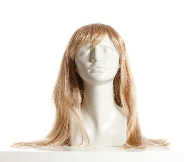 Manichino Testa femminile con Parrucca su Bianco — Foto Stock