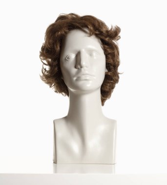 Beyaz peruk ile manken kadın baş