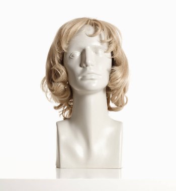 Beyaz peruk ile manken kadın baş