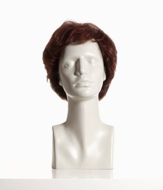 Beyaz peruk ile manken kadın baş