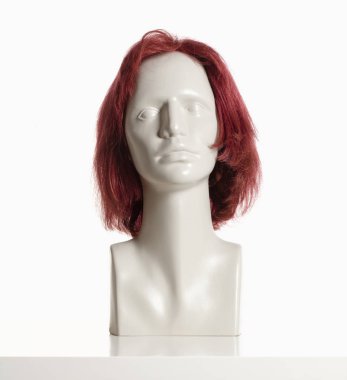 Beyaz peruk ile manken kadın baş