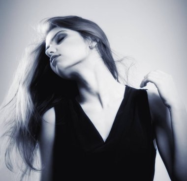 güzel bir genç kız portresi