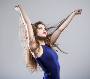 güzel bir genç kız portresi