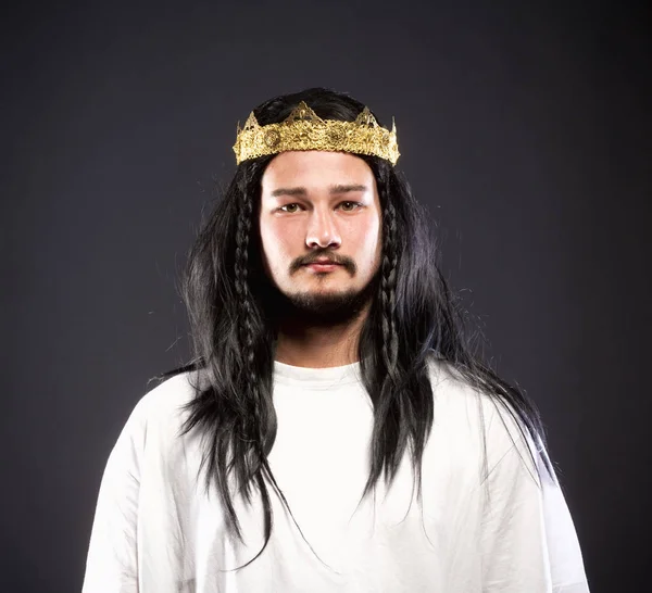 Retrato de un rey con corona . — Foto de Stock