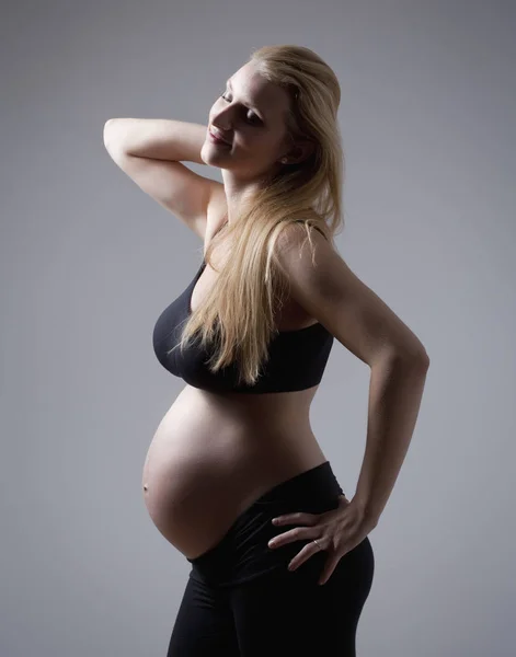 Portrait of a Pregnant Blond Woman — Stock Photo, Image