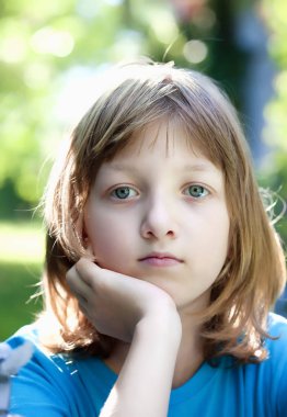 portre sarışın saç seyir ile bir çocuk 