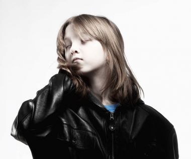  uzun sarı saçlı çocuk 