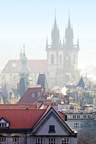 República Checa, Praga - A Cidade Velha e a Igreja Tyn — Fotografia de Stock