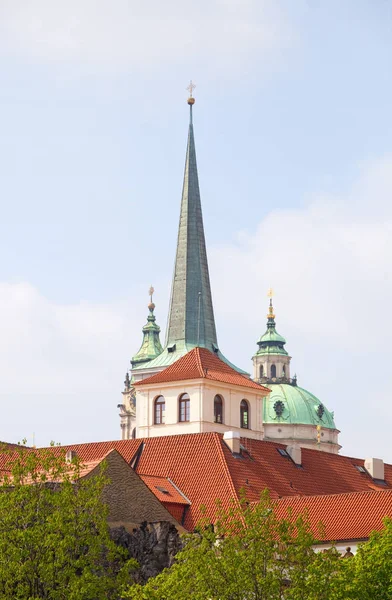 Tschechische Republik, Prag - Kirchturmspitze des unteren Viertels — Stockfoto